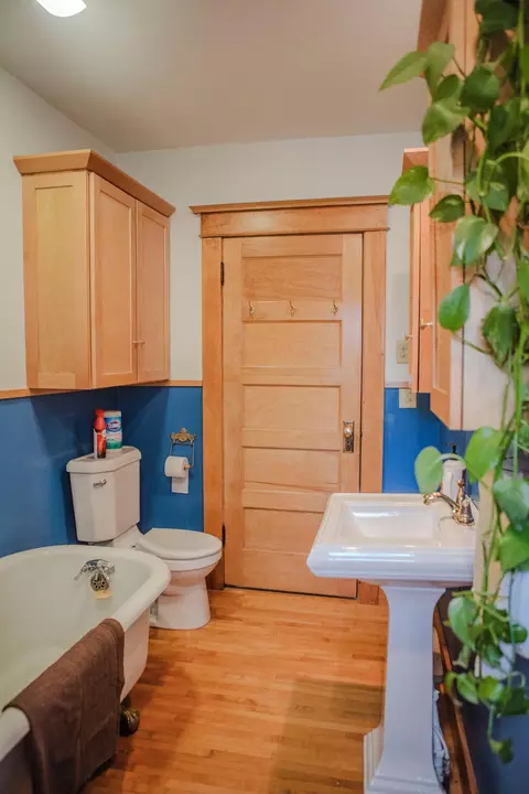 Bath - 210 E 6th St, Morris, MN 56267 photo 4 of 6
