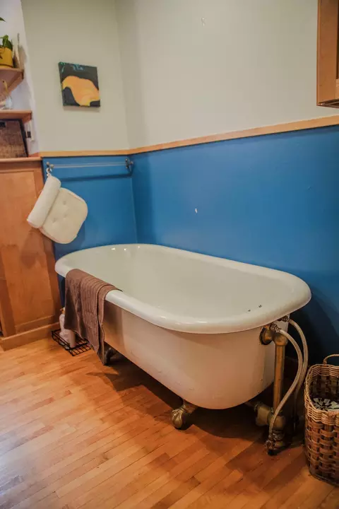 Bath - 210 E 6th St, Morris, MN 56267 photo 5 of 6