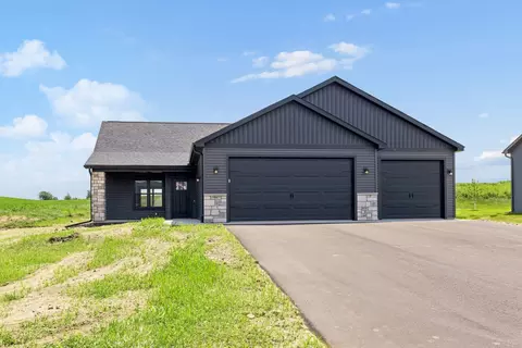 466 Coyote Way, New Richmond, WI 54017