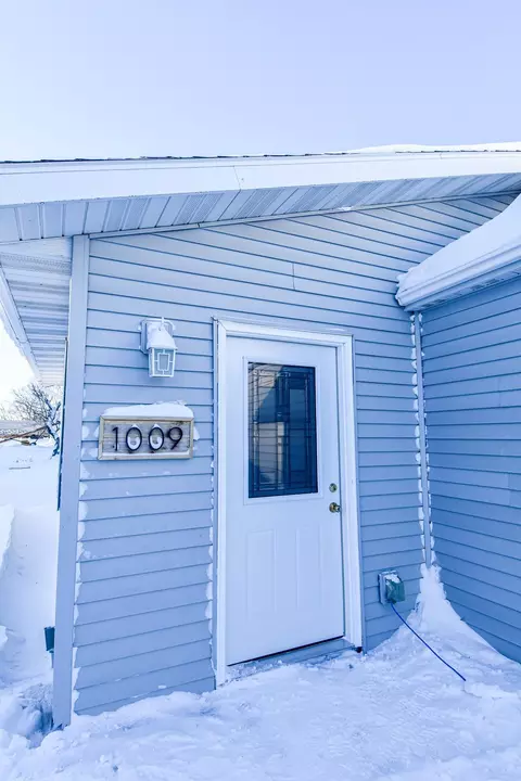 1009 Dewey Ave N, Thief River Falls, MN 56701