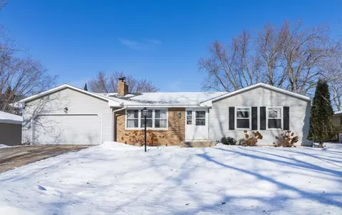 7064 Glenross Rd, Woodbury, MN 55125