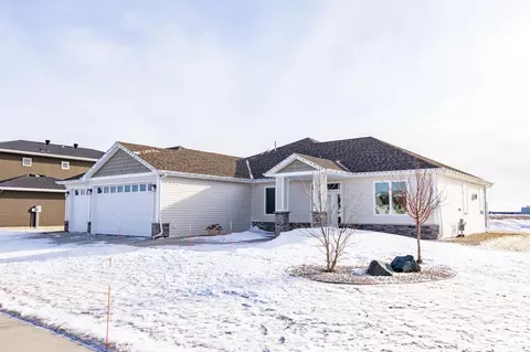 4268 Pine Pkwy S, Fargo, ND 58104