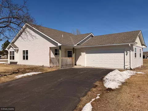 1008 Pleasant View Ct NW, Isanti, MN 55040