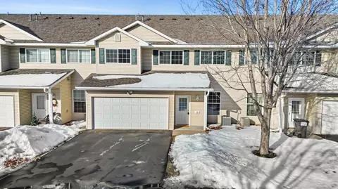 90 Bridgewater Trl, Hudson, WI 54016