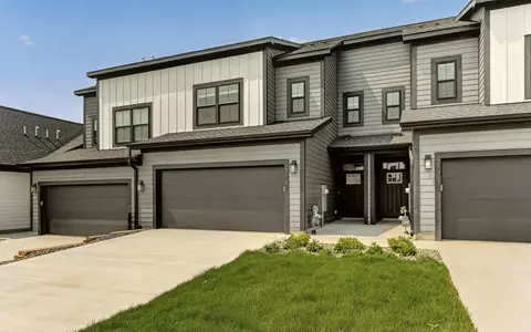 2714 Bentgrass Rd NW, Rochester, MN 55901