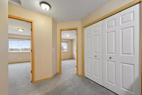 Entry Way - 3010 Pinehurst Dr, Faribault, MN 55021 photo 2 of 3
