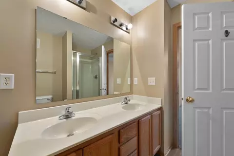 Bath - 3010 Pinehurst Dr, Faribault, MN 55021 photo 3 of 4