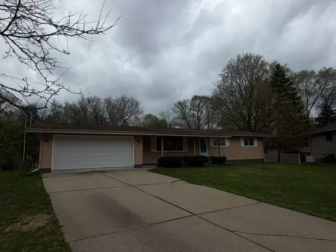 19115 Homestead Cir, Eden Prairie, MN 55346