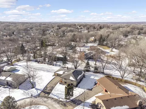 3108 Red Oak Cir N, Burnsville, MN 55337
