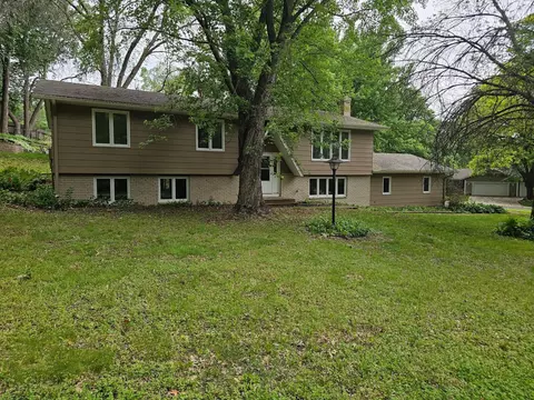 13100 Thomas Ave S, Burnsville, MN 55337