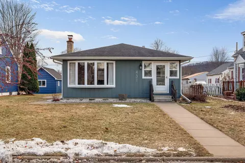 431 S 9th St, La Crescent, MN 55947