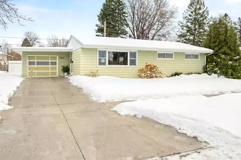 1904 4th St S, Moorhead, MN 56560