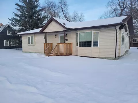 322 Saint Paul Ave S, Thief River Falls, MN 56701