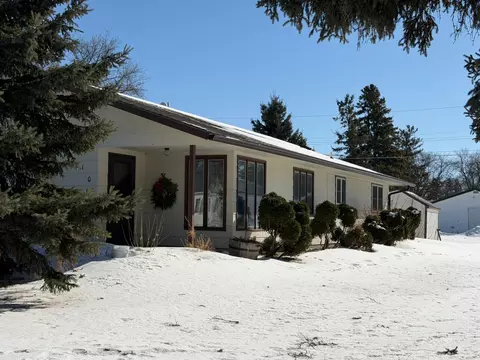 910 2nd St NE, Roseau, MN 56751