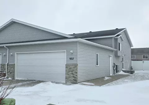 937 36th Ave S, Moorhead, MN 56560