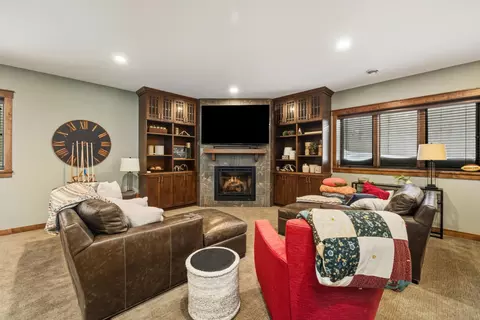 Living - 776 Riverbend Rd, Oxbow, ND 58047 photo 4 of 4