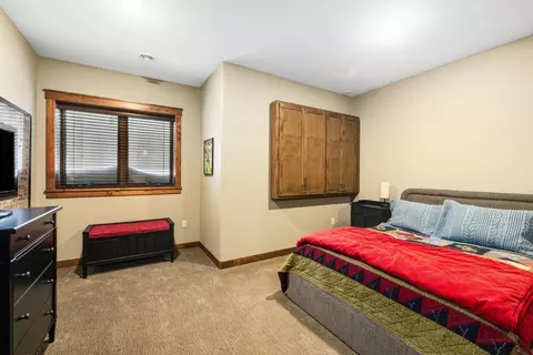 Bedroom - 776 Riverbend Rd, Oxbow, ND 58047 photo 7 of 10