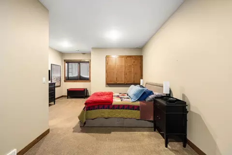 Bedroom - 776 Riverbend Rd, Oxbow, ND 58047 photo 6 of 10