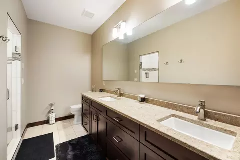 Bath - 776 Riverbend Rd, Oxbow, ND 58047 photo 5 of 10