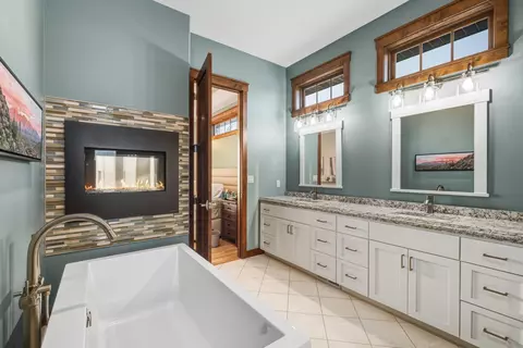 Bath - 776 Riverbend Rd, Oxbow, ND 58047 photo 1 of 10