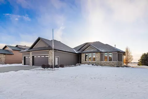 776 Riverbend Rd, Oxbow, ND 58047
