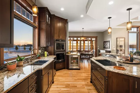 Kitchen - 776 Riverbend Rd, Oxbow, ND 58047 photo 5 of 7