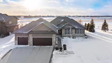 Exterior - 776 Riverbend Rd, Oxbow, ND 58047 photo 2 of 8
