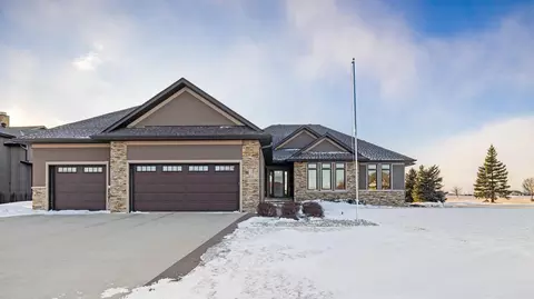 Exterior - 776 Riverbend Rd, Oxbow, ND 58047 photo 5 of 8