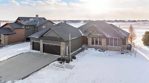 Exterior - 776 Riverbend Rd, Oxbow, ND 58047 photo 3 of 8