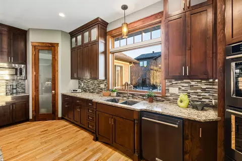 Kitchen - 776 Riverbend Rd, Oxbow, ND 58047 photo 2 of 7