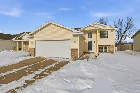 6743 Black Spruce St, Saint Cloud, MN 56303