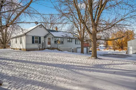 909 Pacific Ave, Waverly, MN 55390