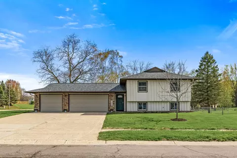 7020 Upper 139th St W, Apple Valley, MN 55124