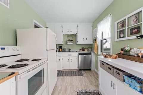 Kitchen - 1649 S 6th St, Brainerd, MN 56401 photo 4 of 4
