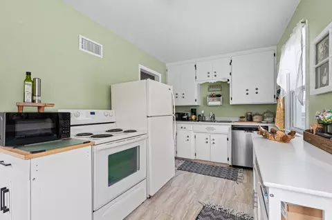Kitchen - 1649 S 6th St, Brainerd, MN 56401 photo 2 of 4