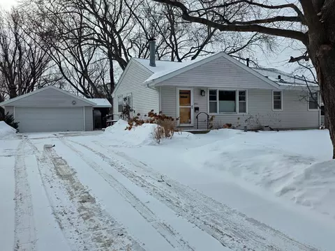 8401 32nd Ave N, Crystal, MN 55427