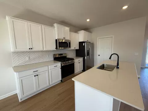 Kitchen - 2906 Kepler Ave NE, Saint Michael, MN 55376 photo 3 of 4