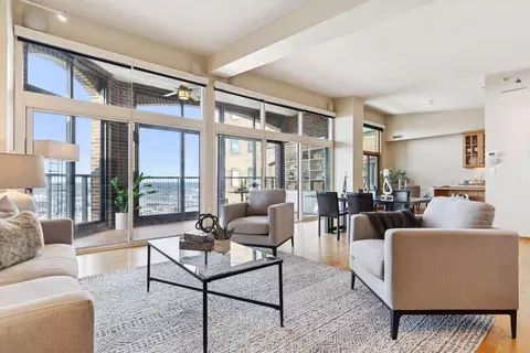 1201 Yale Pl #2009, Minneapolis, MN 55403