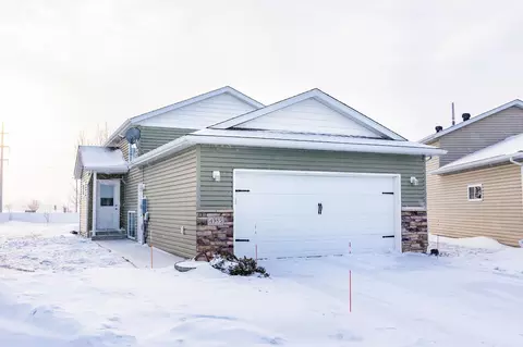 4985 55th St S, Fargo, ND 58104