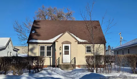 1118 6th St, International Falls, MN 56649