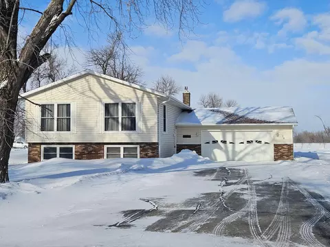 76 7th Ave S, Wahpeton, ND 58075