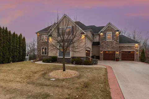 10033 Frederick Pl, Eden Prairie, MN 55347