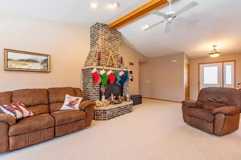 Living - 57618 205th Ave, Plainview, MN 55964 photo 4 of 9