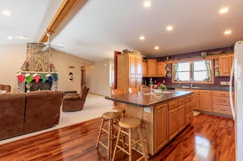 Kitchen - 57618 205th Ave, Plainview, MN 55964 photo 2 of 6