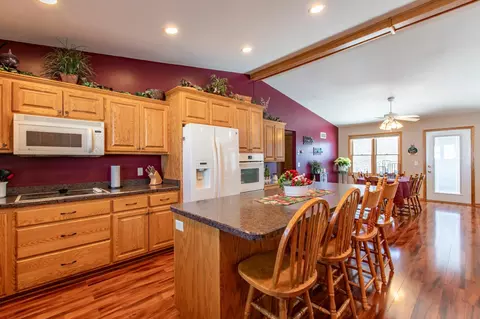 Kitchen - 57618 205th Ave, Plainview, MN 55964 photo 6 of 6