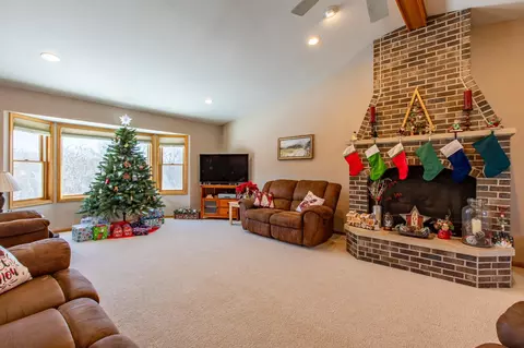 Living - 57618 205th Ave, Plainview, MN 55964 photo 2 of 9