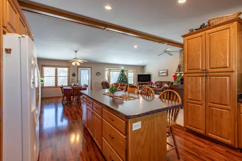 Kitchen - 57618 205th Ave, Plainview, MN 55964 photo 3 of 6