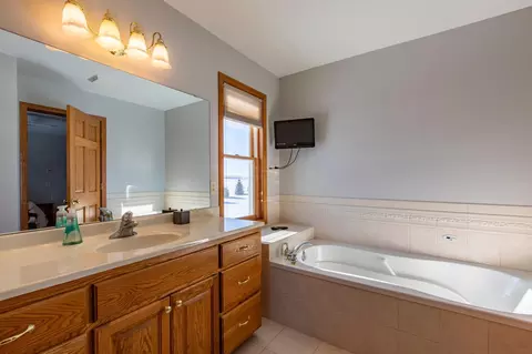 Bath - 57618 205th Ave, Plainview, MN 55964 photo 2 of 5