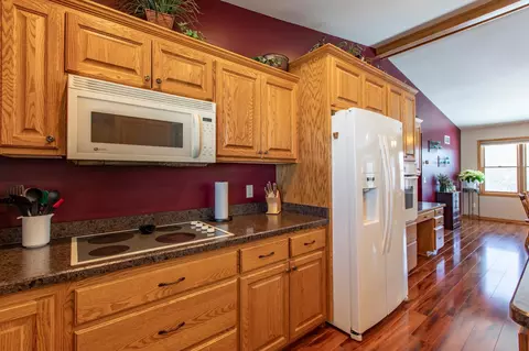 Kitchen - 57618 205th Ave, Plainview, MN 55964 photo 5 of 6