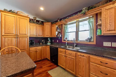 Kitchen - 57618 205th Ave, Plainview, MN 55964 photo 4 of 6
